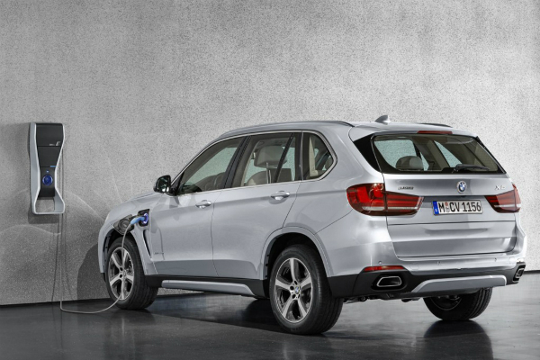 Plug-in Hybrid SAV Race: BMW X5