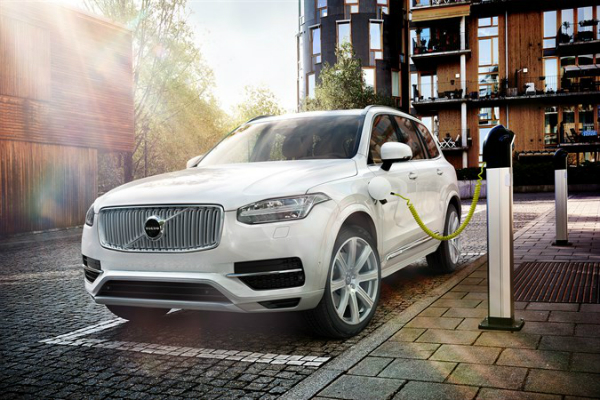 Plug-in Hybrid SUV Race: Volvo XC90