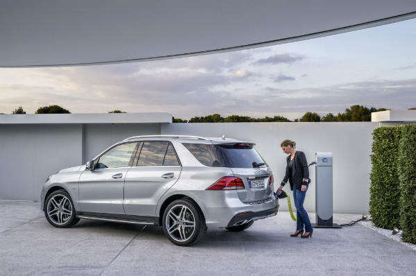 Plug-in Hybrid SUV Race: Mercedes GLE550e