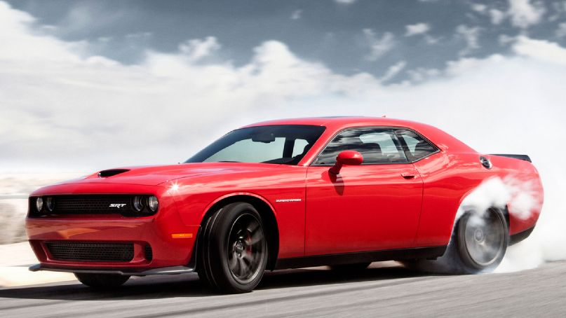 2015 Dodge Challenger SRT Hellcat Puts Out 707 HP!