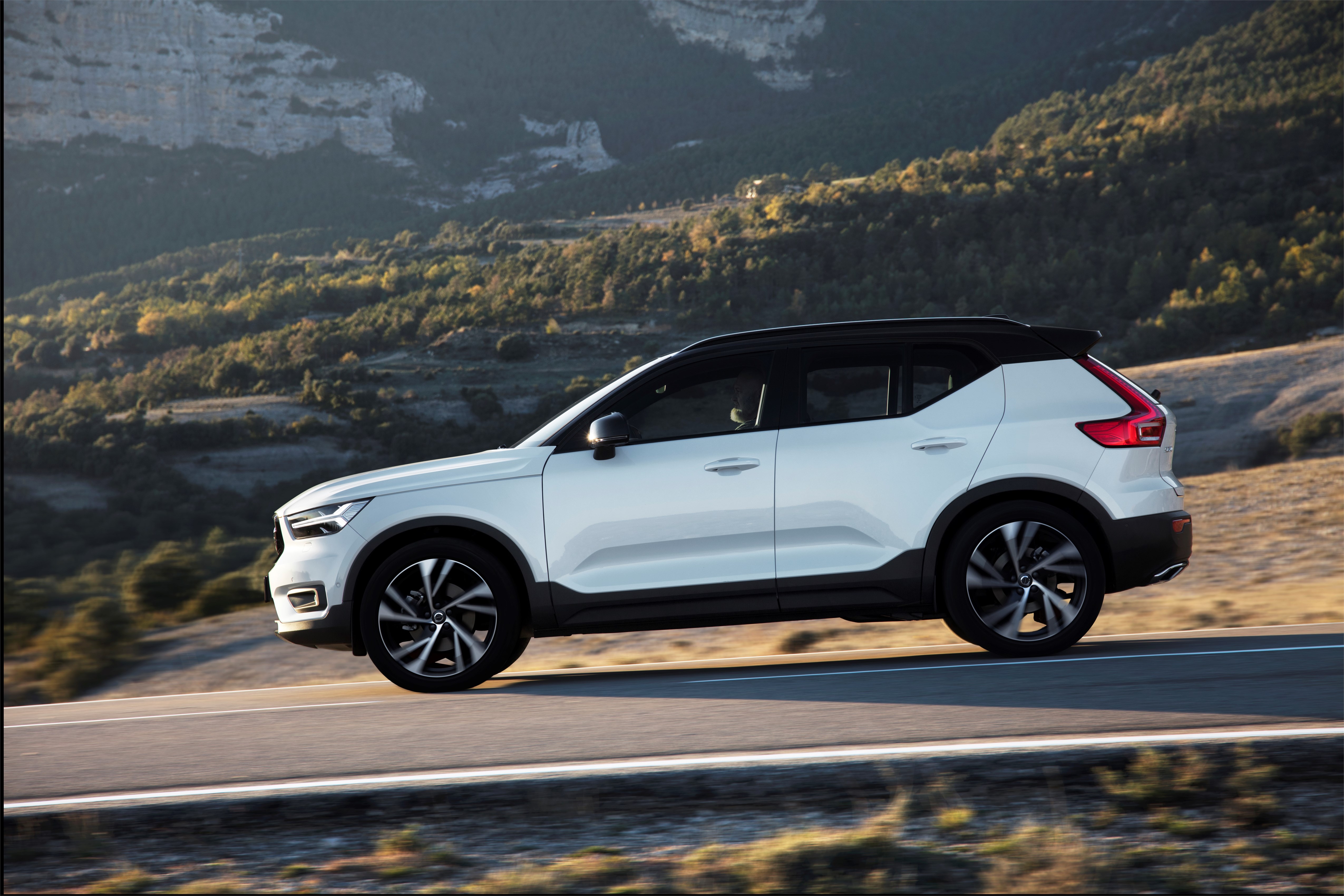 The 2019 Volvo XC40 Combines Thrills and Safety